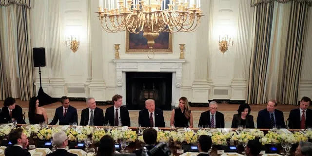 ホワイトハウスでテックCEOたちがトランプ元大統領を褒め合った夜の話