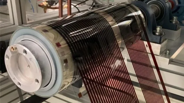 曲がるソーラーセルが熱と湿気に強いって知ってた？2,000時間も安定稼働できるらしいよ！