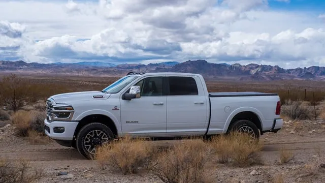 トラックが「リンプモード」になるの、ちょっと待って！EPAがメーカーにストップをかけた話