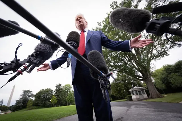 トランプ氏が「フェイクニュース」メディアの放送免許剥奪を要求⁉ その裏にある話って？