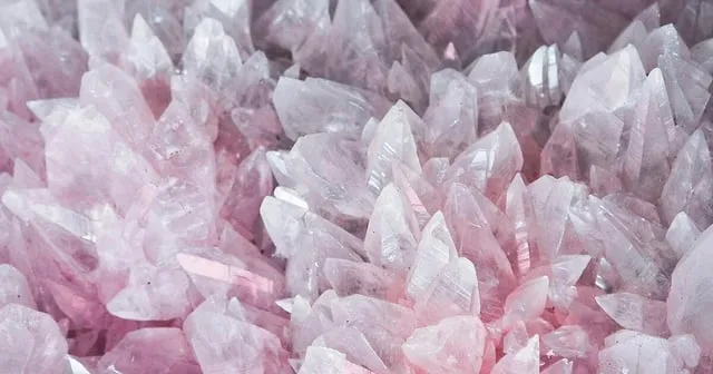 「呼吸する結晶」が酸素を出す？次世代燃料電池のカギになるかも！