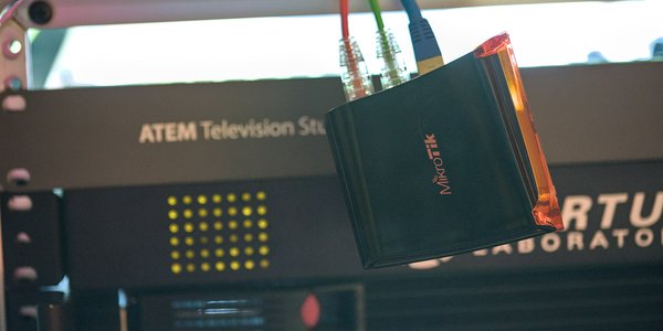 組み込みネットワークで変なサブネット使うのはやめよう！VRFを使うほうがずっとラクだよ