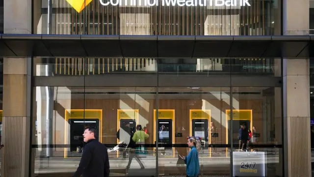 AIに仕事を任せたら大失敗！？銀行がスタッフをクビにして、また雇い直した話